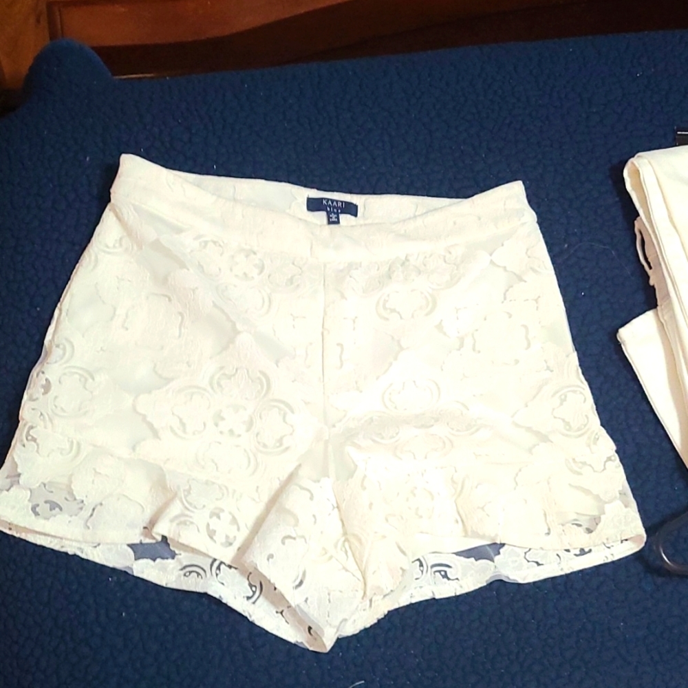 Kaari blue white lace shorts